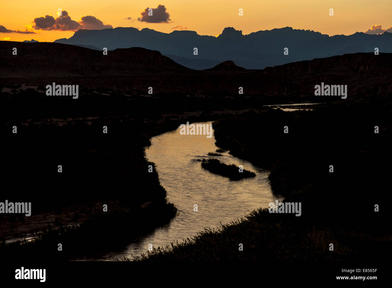 Sunset over Chisos Mountains with Rio Grande River in Big Bend National ...
