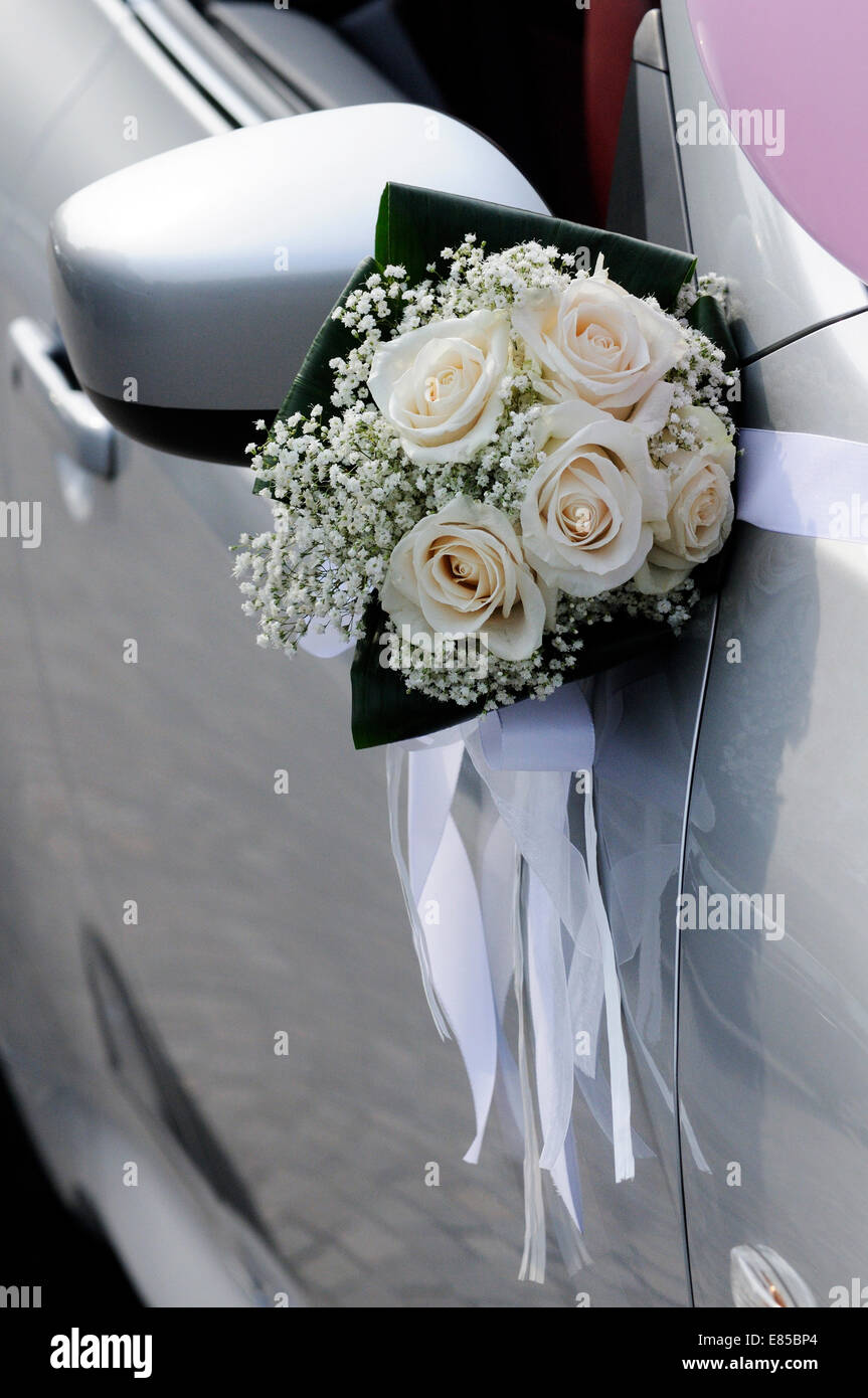 flowers bouquet on wedding car Stock Photo Alamy