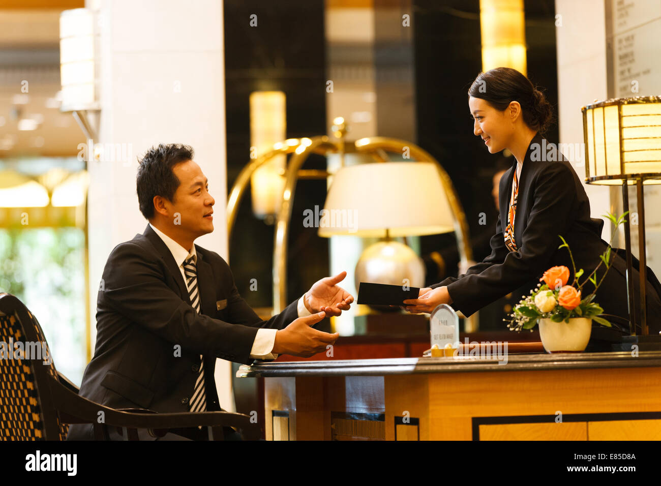 Luxury hotel reception counter hi-res stock photography and images ...