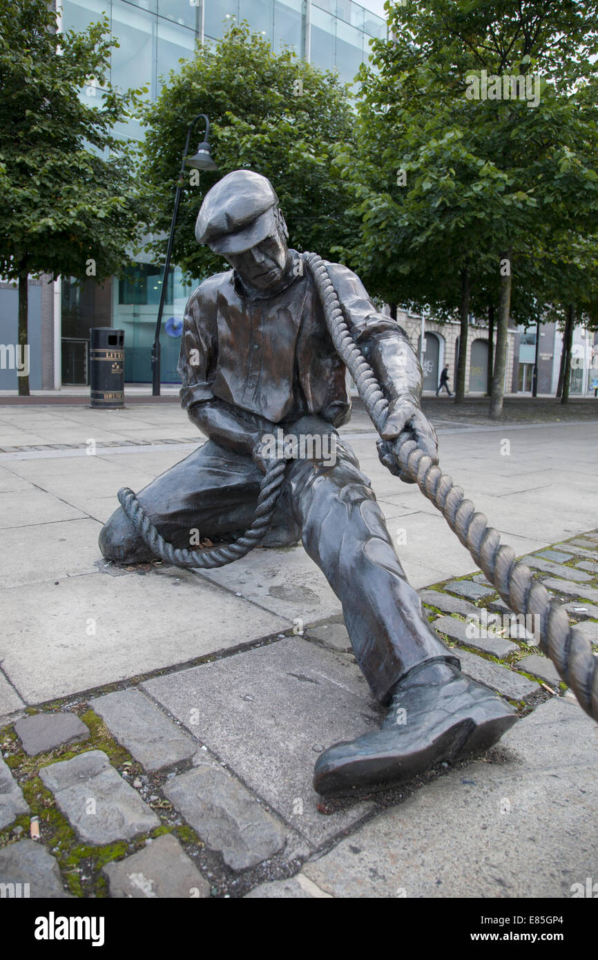 The Linesman Sculpture, Dublin; Ireland Stock Photo Alamy