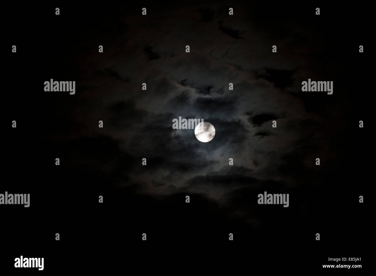 Full moon night sky clouds hi-res stock photography and images - Alamy