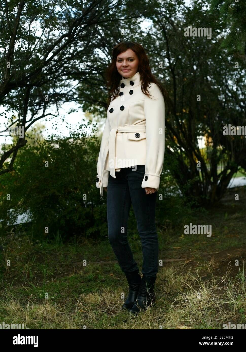 Portrait of a redheaded girl near a tree (autumn colors Stock Photo - Alamy