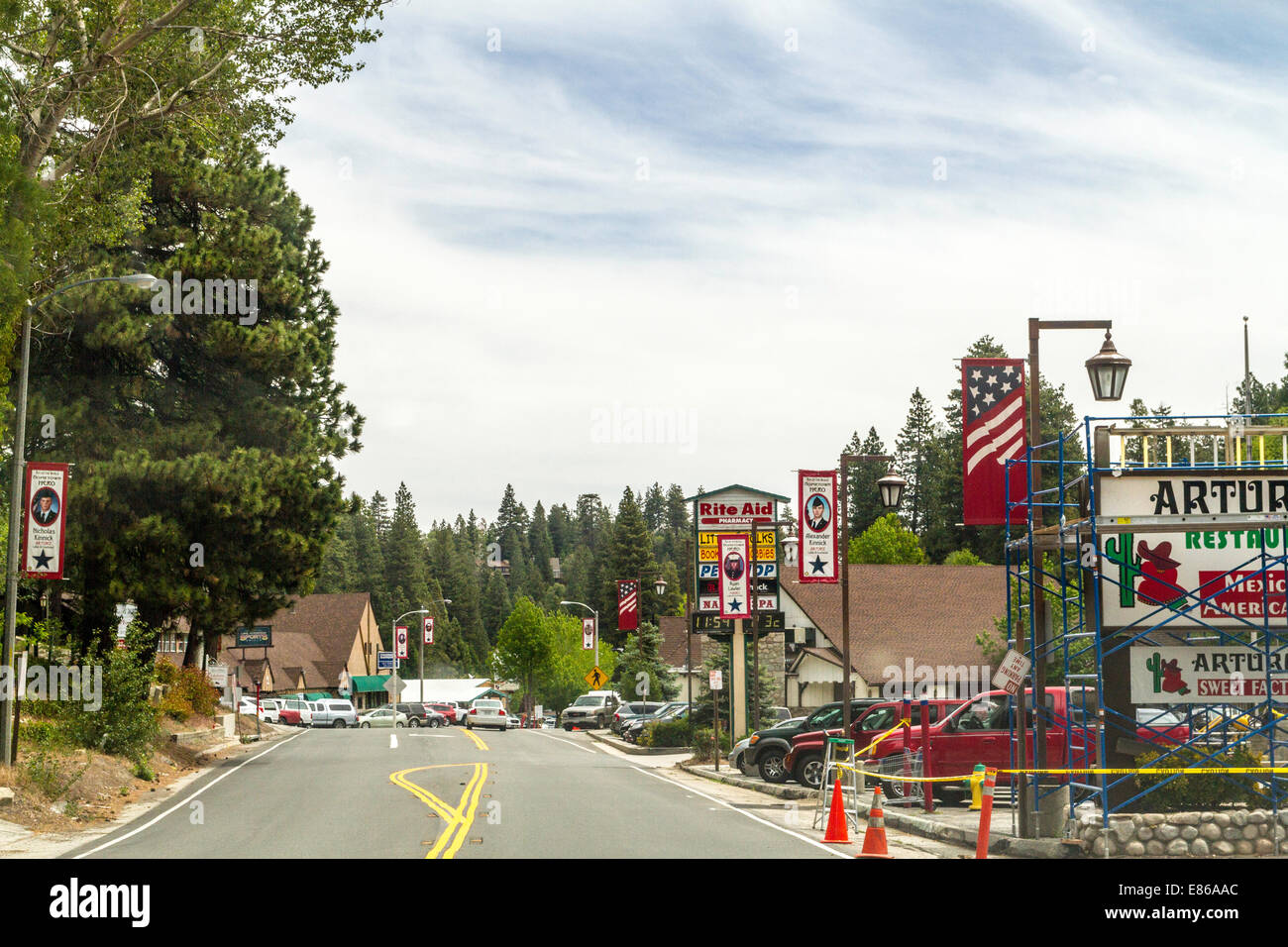 Crestline california hires stock photography and images Alamy