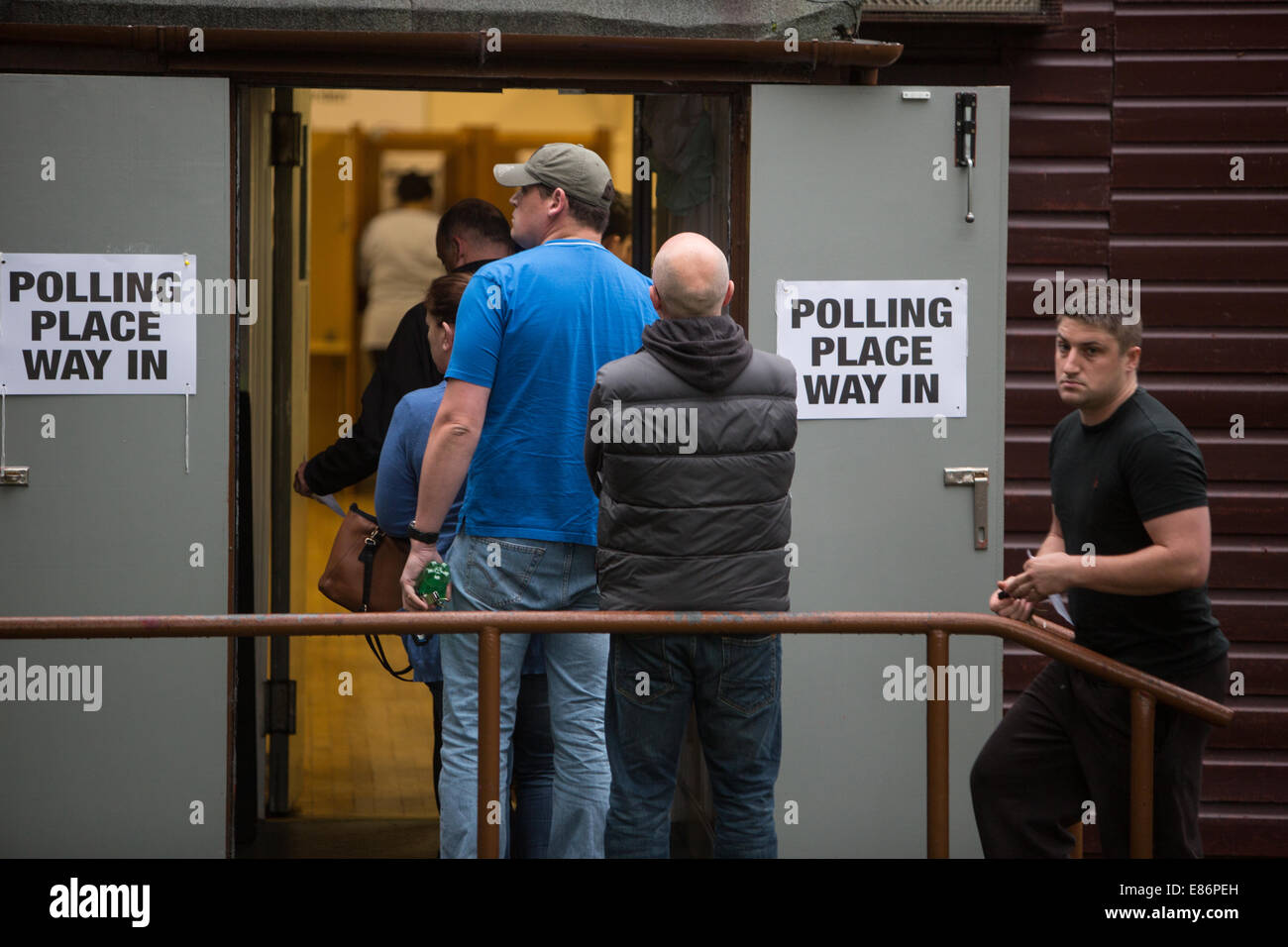 Scenes outside the polling stations on the day of the Scottish independence referendum, Glasgow, Scotland, 18th September 2014. Stock Photo