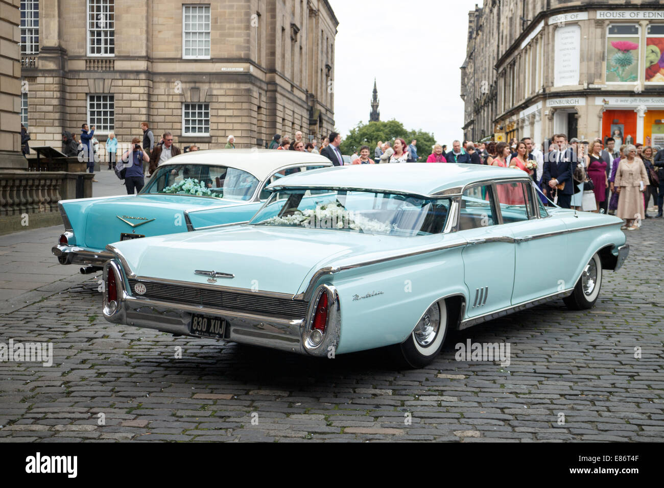1960's Mercury wedding car next to 1950's Chevrolet. Edinburgh Old Town. Stock Photo