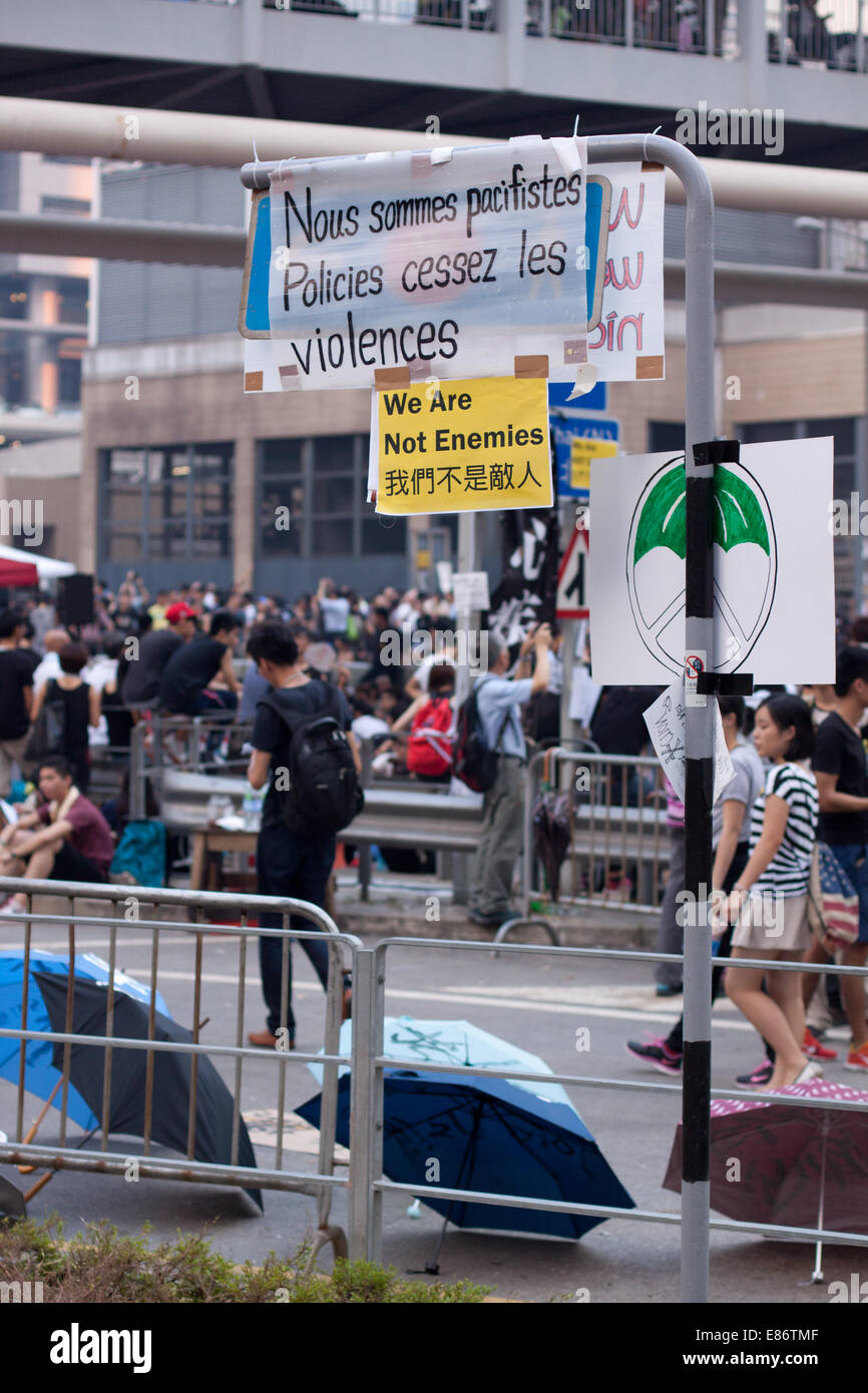 Hong Kong. 30th September, 2014. Signs written in French, English and Chinese near the Legislative Council building.  Protests against decision by Beijing to offer Hong Kong voters, choice of candidates for Chief Executive in 2017 elections from approved list of candidates, rather than an open list. Credit:  SCWLee/Alamy Live News Stock Photo