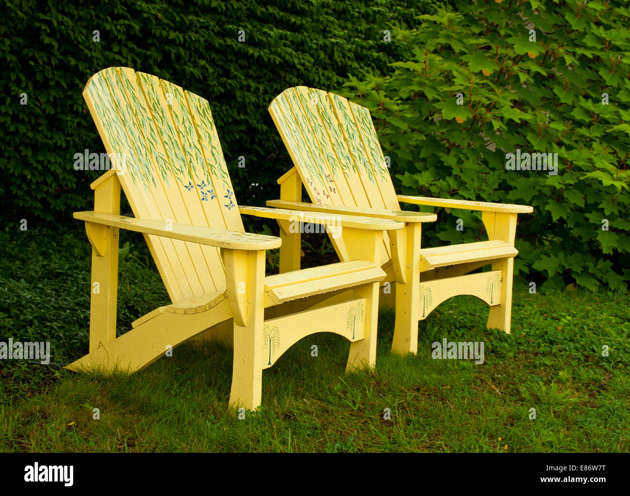 Adirondack style chairs hi res stock photography and images Alamy