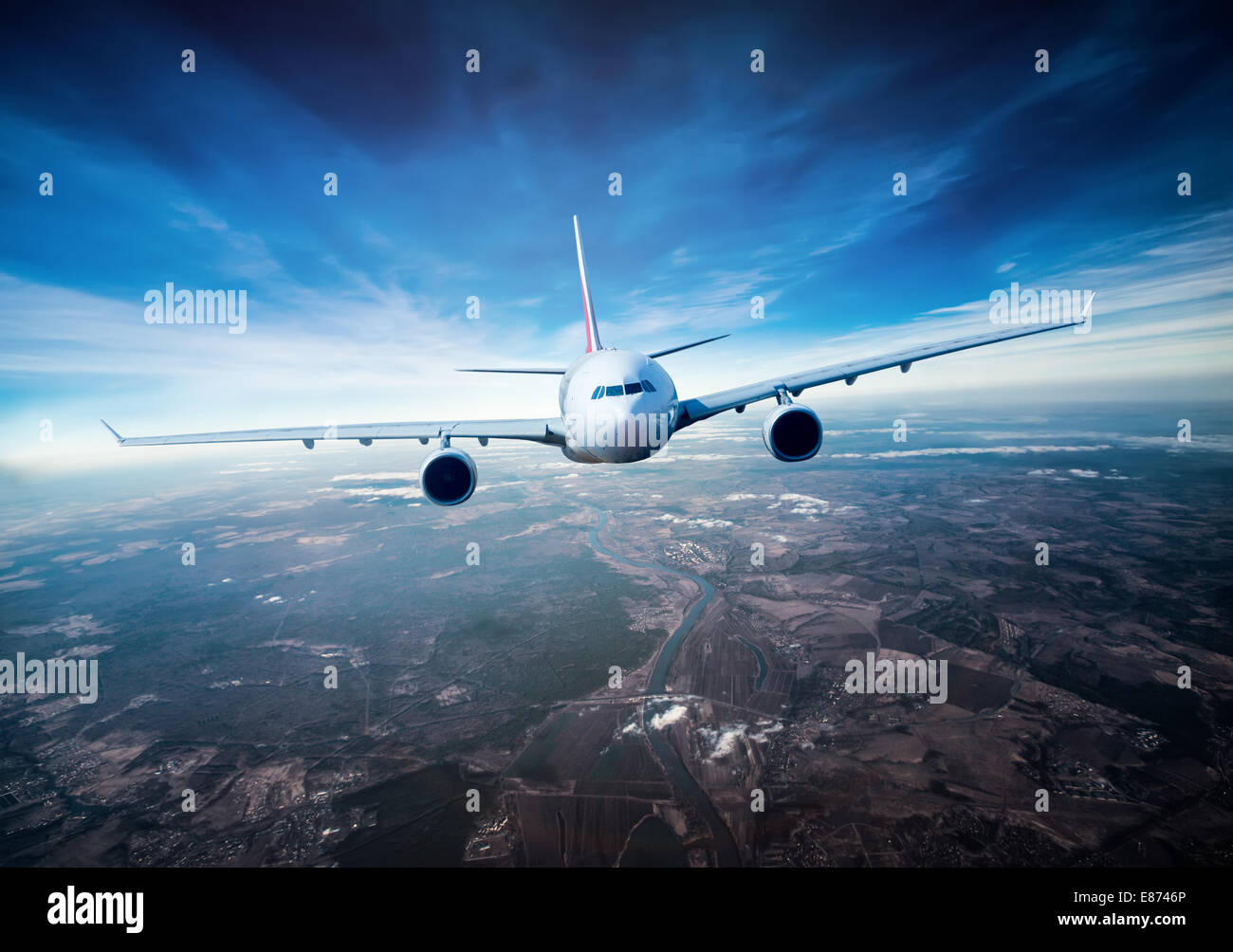 Passenger airliner flying hi-res stock photography and images - Alamy