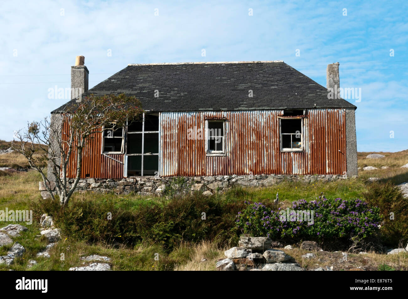 A rusty, semi-derelict corrugated iron building on the Hebridean island of Scalpay. Stock Photo