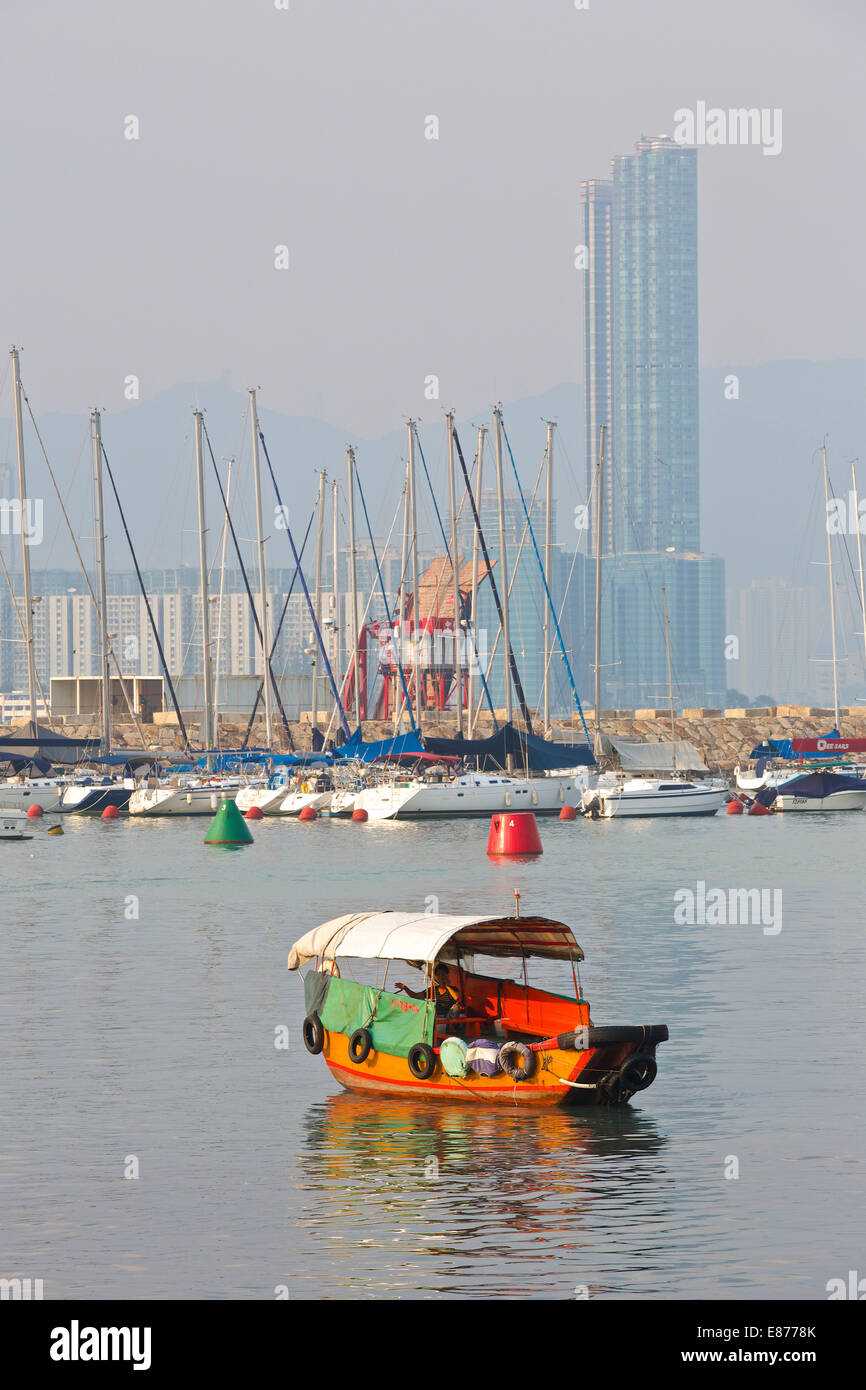 Traditional Chinese Sampan Waiting for Business In The Causeway Bay Typhoon Shelter, Hong Kong. Stock Photo