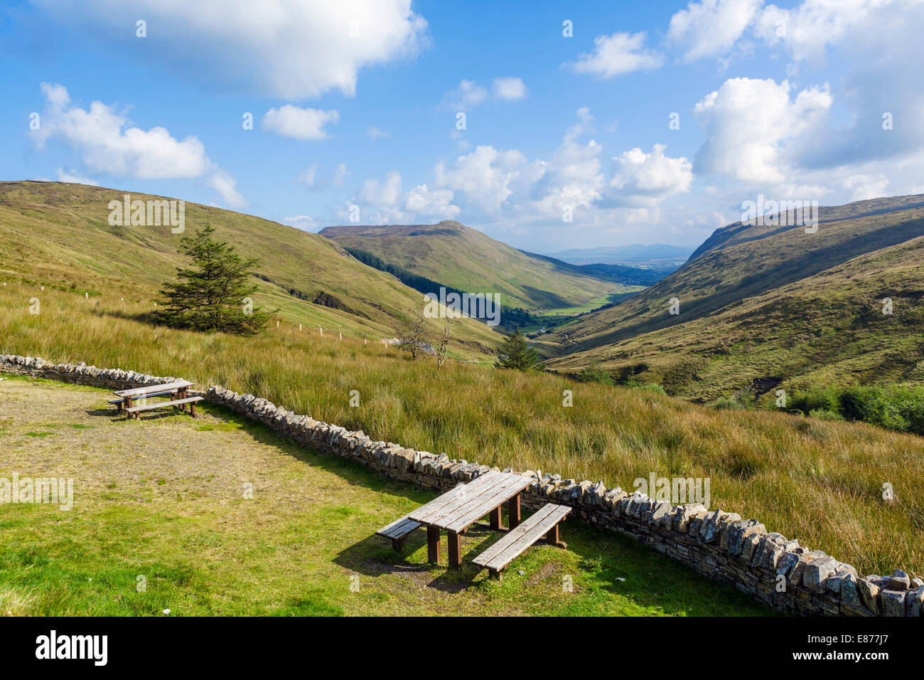 Picnic area overlooking the Glengesh Pass on the R230 south of Ardara, County Donegal, Republic of Ireland Stock Photo