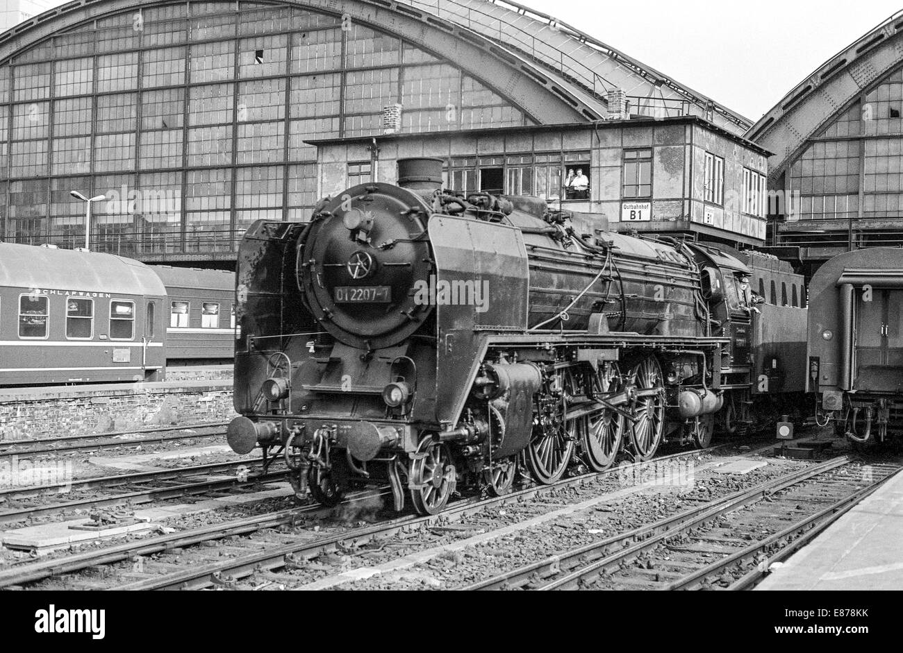 Berlin, GDR, 01 2207 during shunting at the Hauptbahnhof, Ostbahnhof today