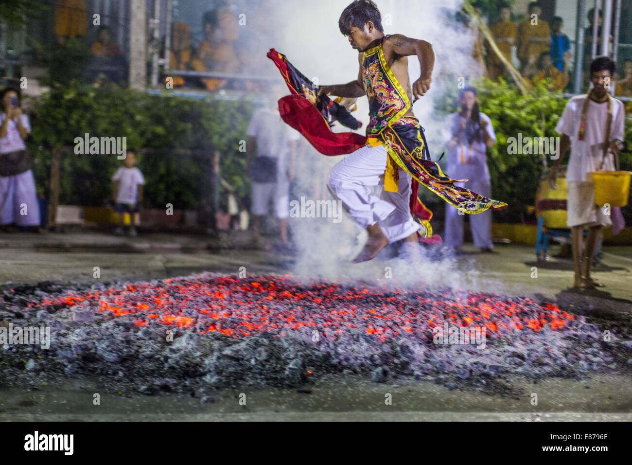 Bangkok Thailand 1st Oct 2014 A Man Runs Through The Fire Pit
