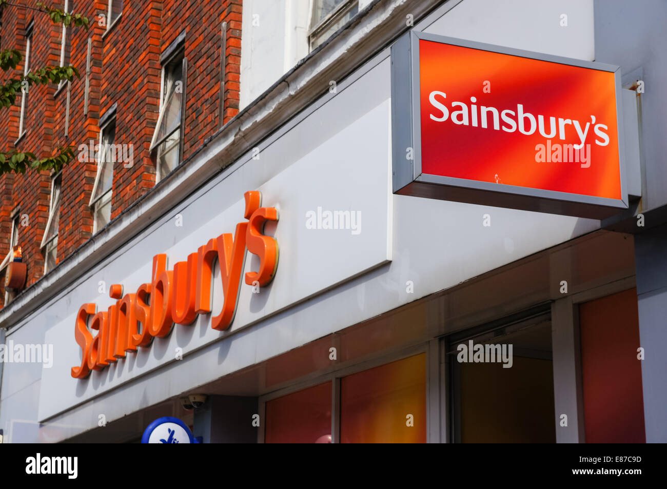 Sainsbury sainsburys entrance supermarket hi-res stock photography and ...