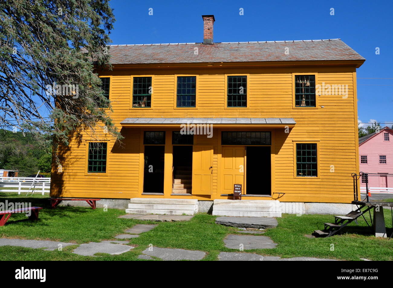 Shaker furniture hires stock photography and images Alamy