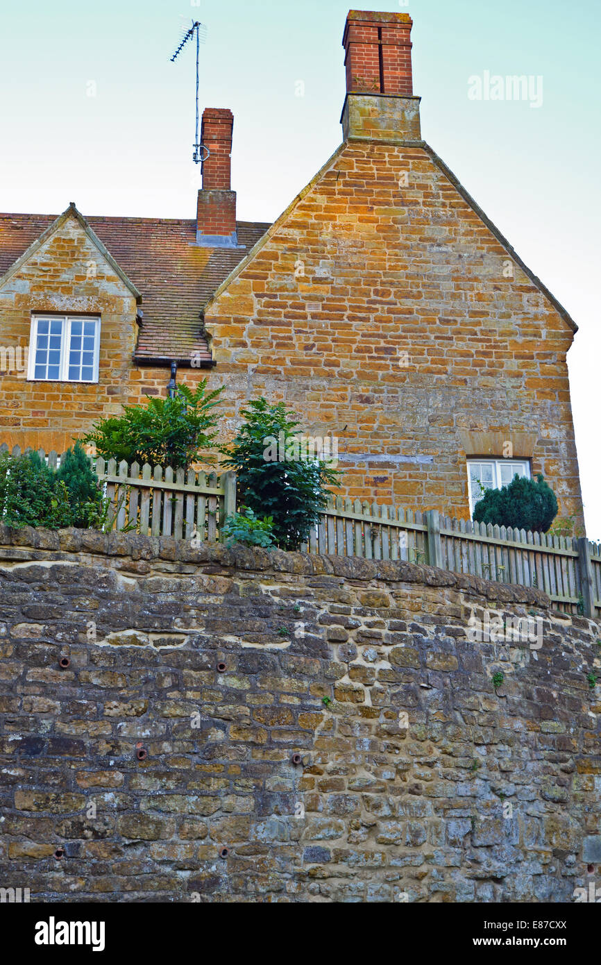Stone House and Wall in Northamptonshire UK Stock Photo - Alamy