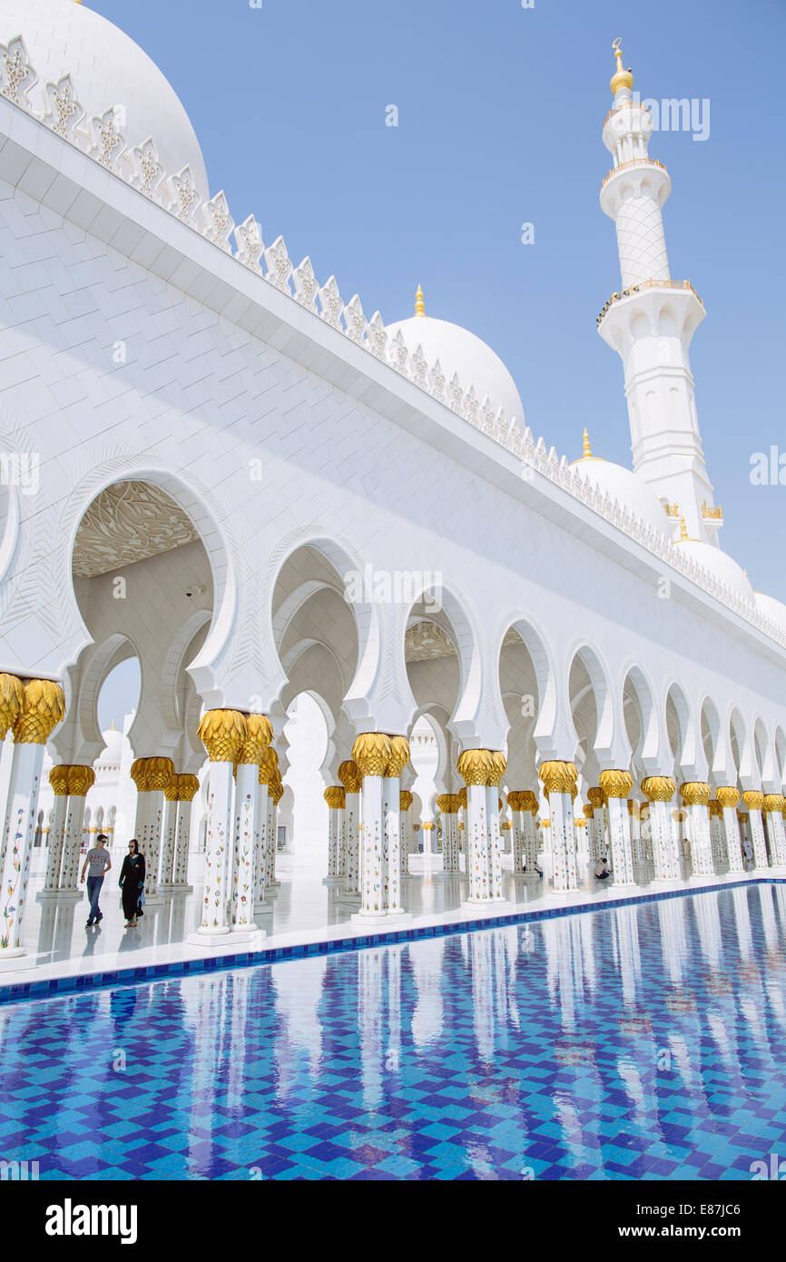 Vertical shot of Sheikh Zayed Grand Mosque water mirror in Abu Dhabi at midday Stock Photo