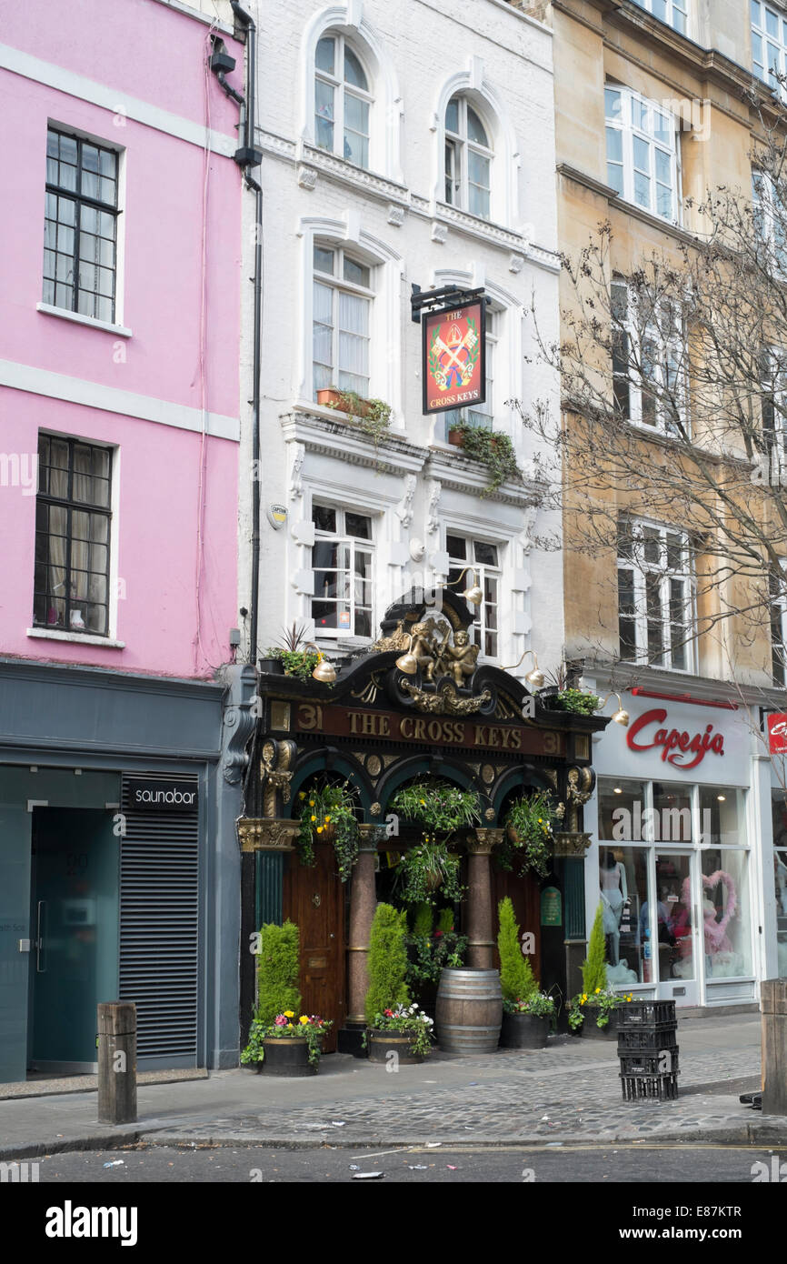 Cafes and pubs in London's Covent Garden Stock Photo Alamy