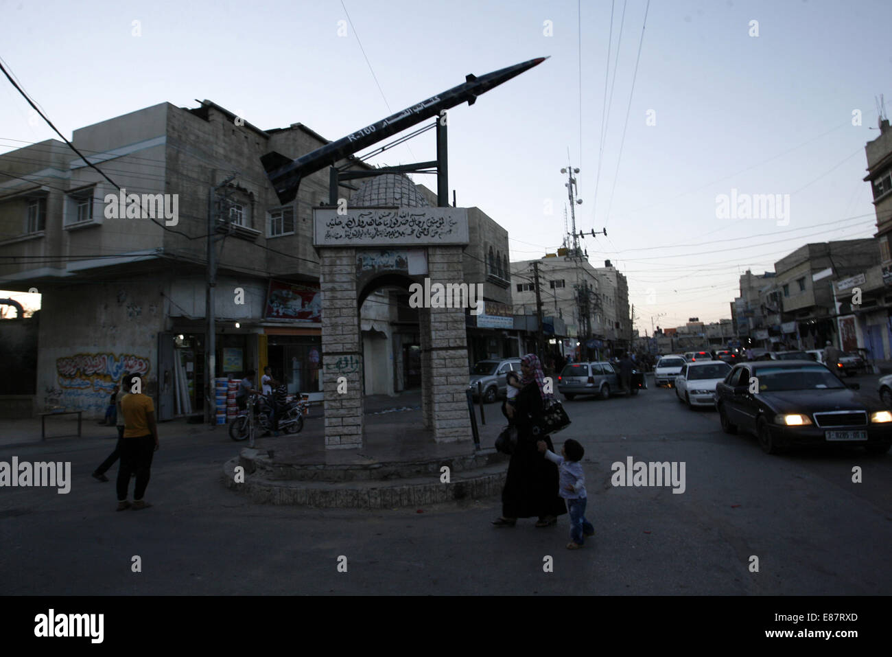 Rafah Gaza Strip Palestinian Territory 2nd Oct 14 A Model Of Homemade R 160 Rocket Is Seen Placed In A Marble Pace In The Middle Of A Square In The East Of Khan