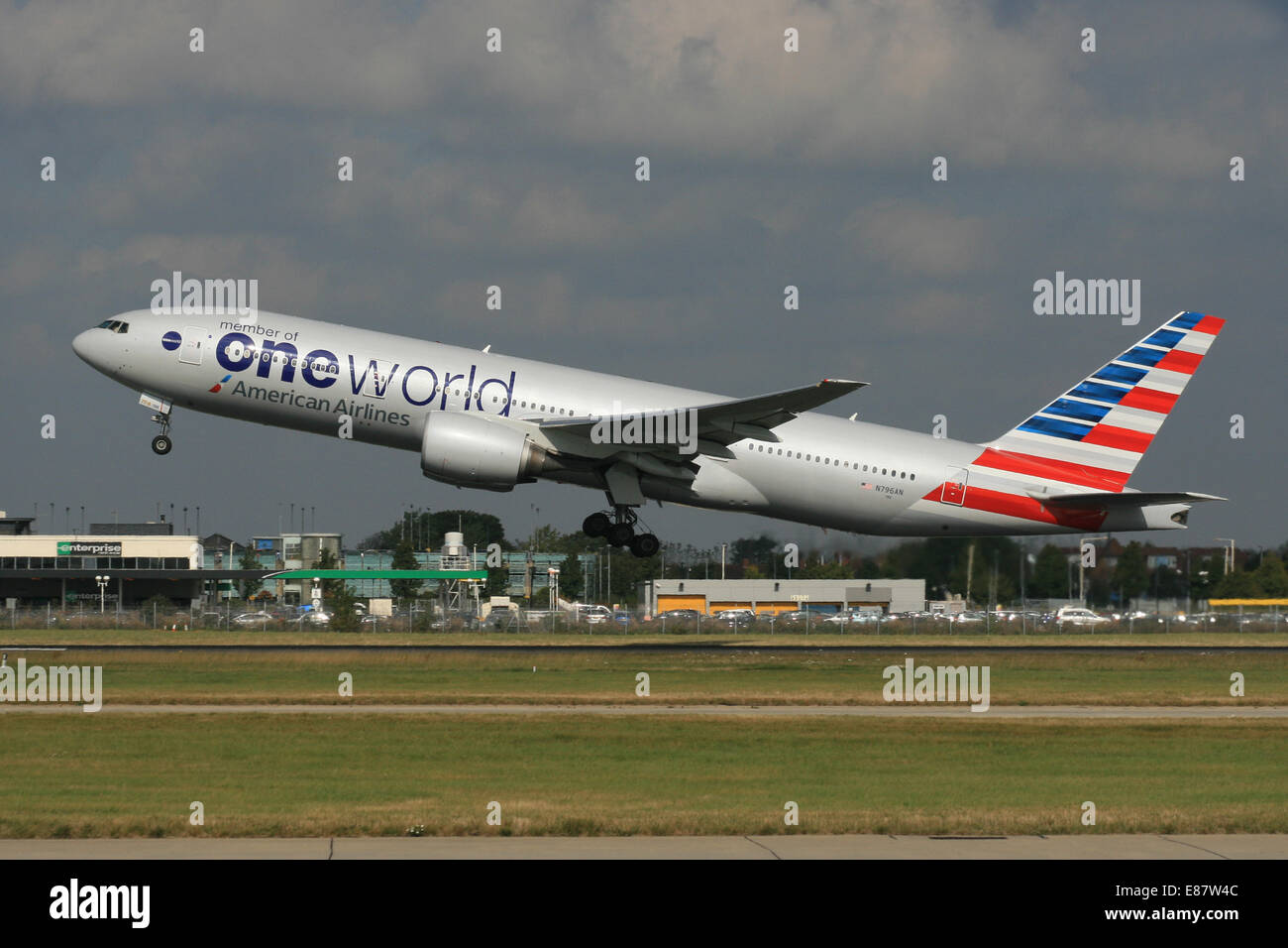 AMERICAN AIRLINES ONE WORLD BOEING 777 Stock Photo Alamy