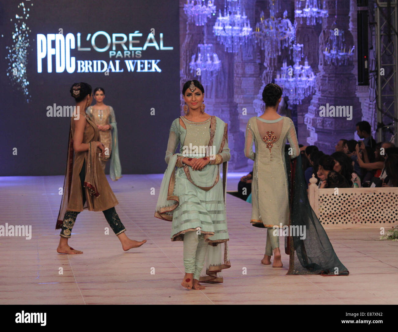 Lahore, Pakistan. 30th Sept, 2014. Models present the creation of
