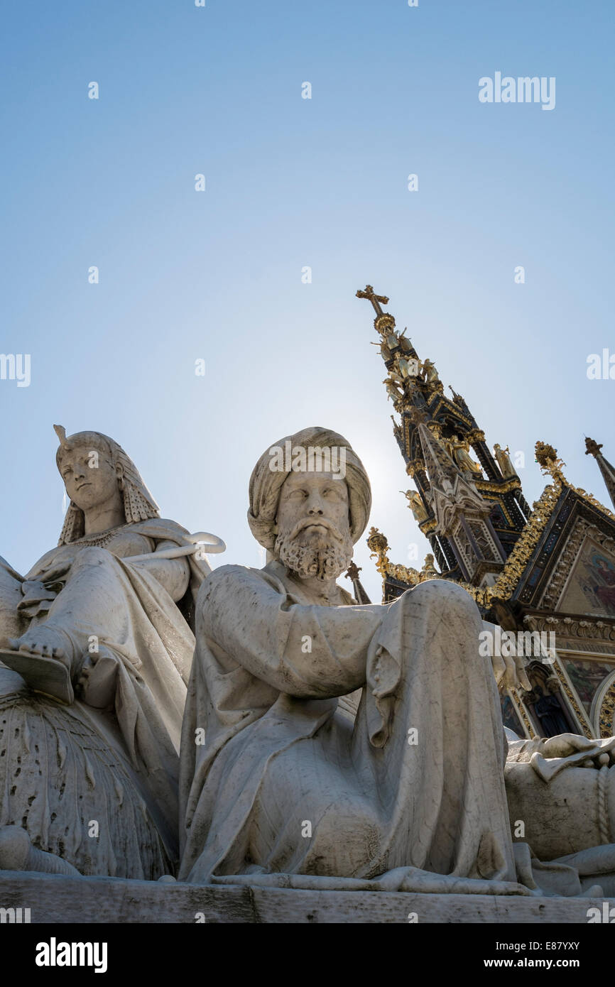 African statues hi-res stock photography and images - Alamy