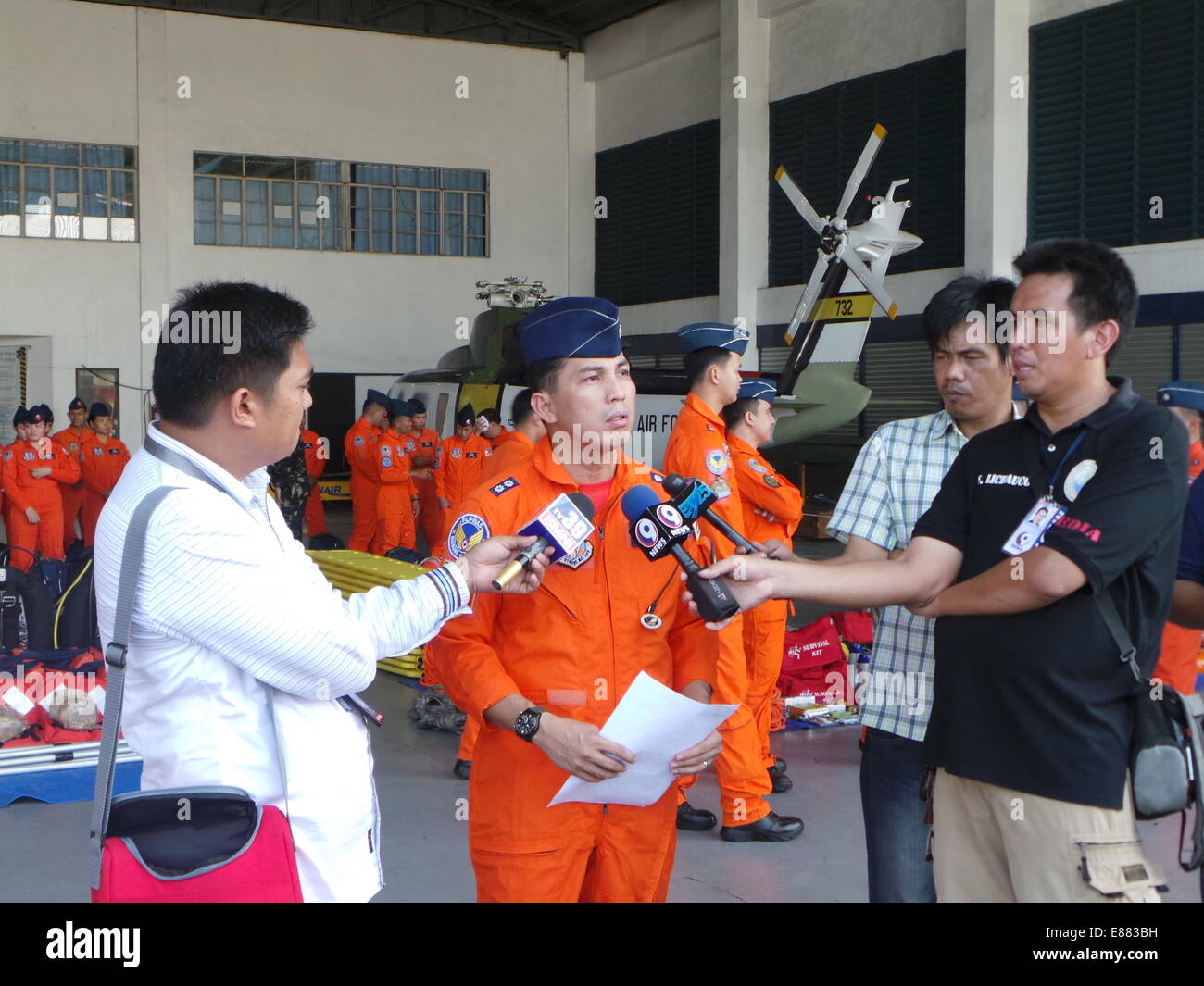 Liutenant Colonel Enrico Canaya speaking with the press on the efforts of Philippine Air Fprce's preparedness in possible disasters around the Philippines. Credit:  Sherbien Dacalanio/Pacific Press/Alamy Live News Stock Photo