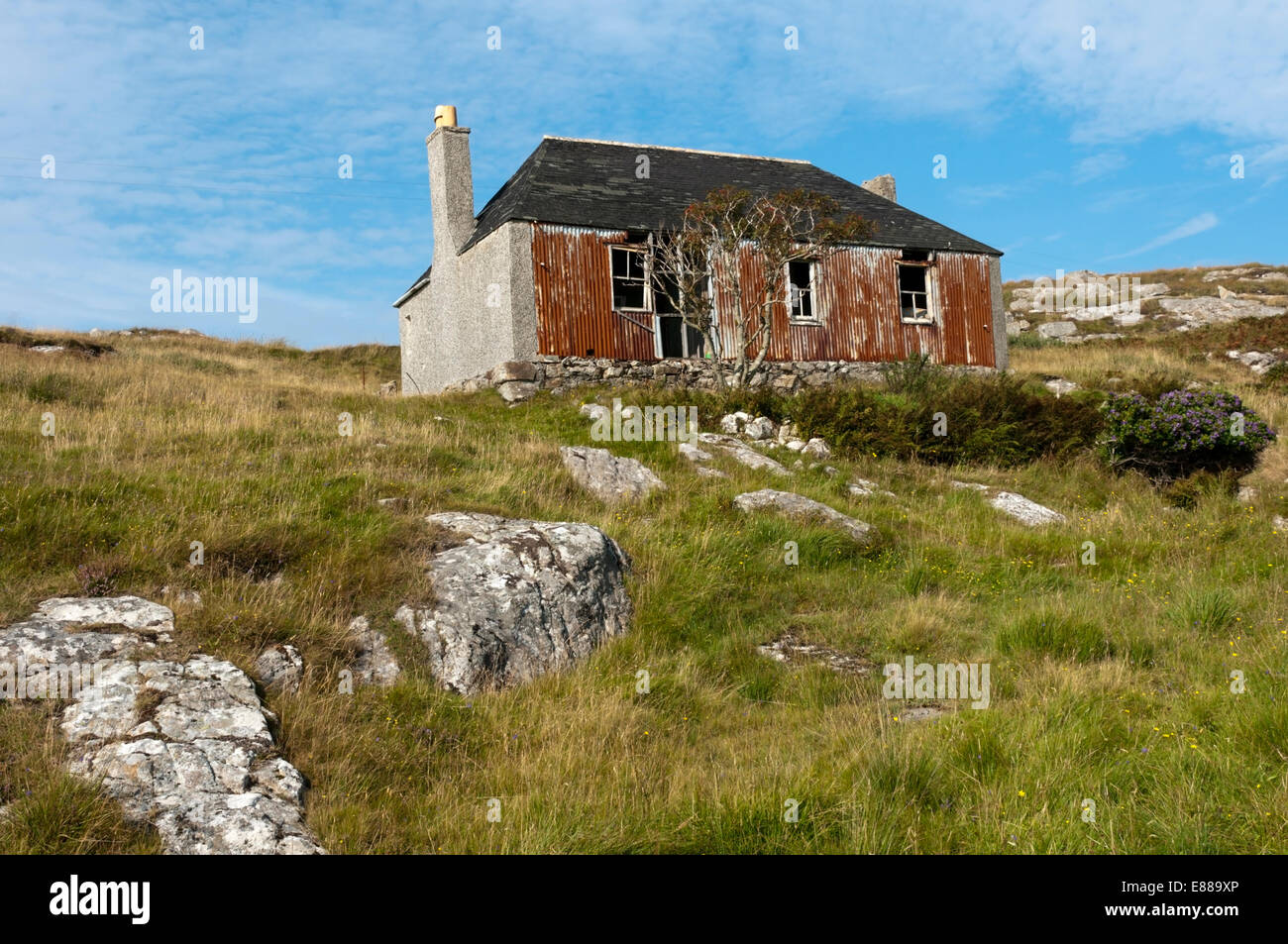 A rusty, semi-derelict corrugated iron building on the Hebridean island of Scalpay. Stock Photo