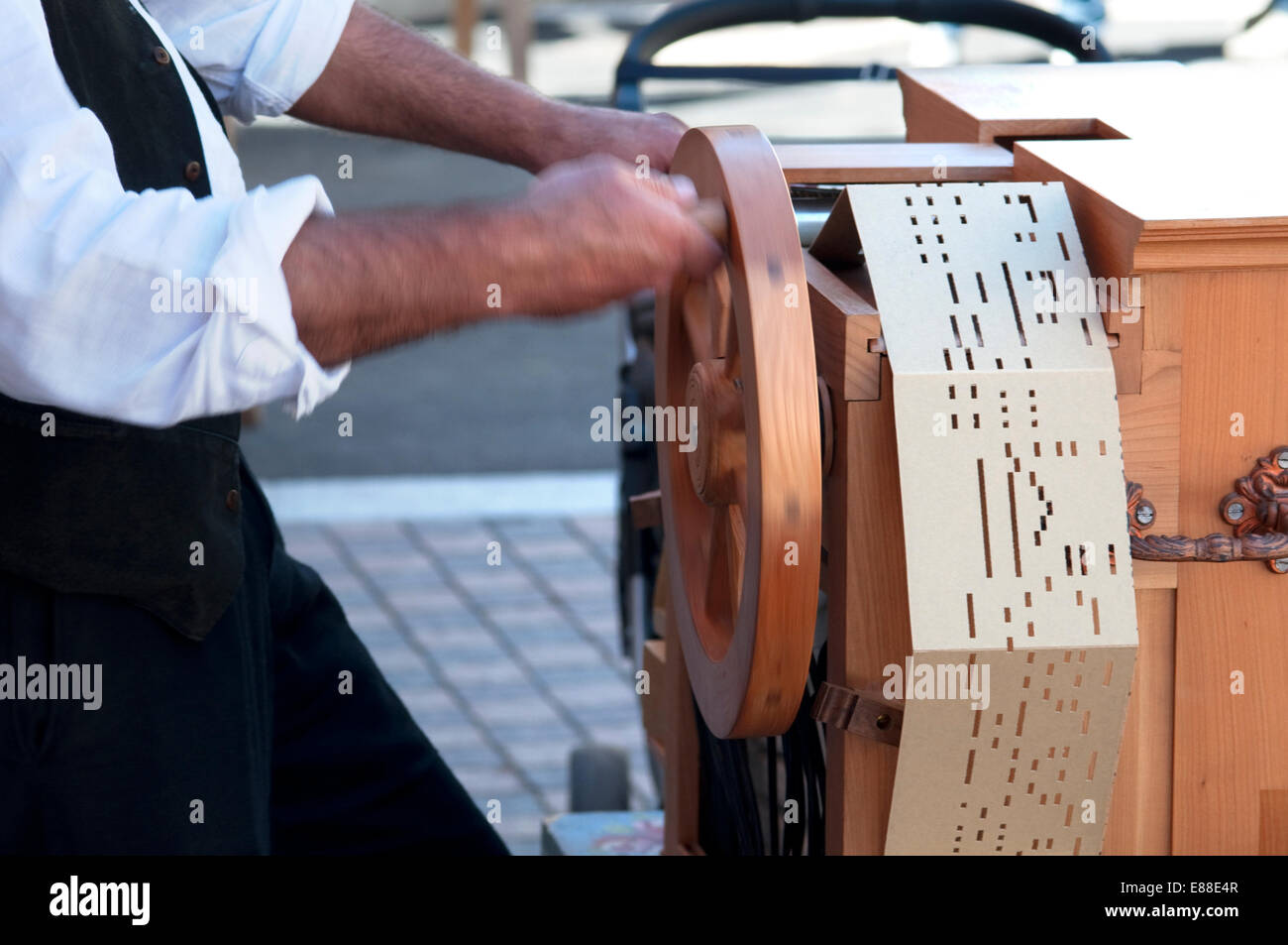 Barrel organ grinder hires stock photography and images Alamy