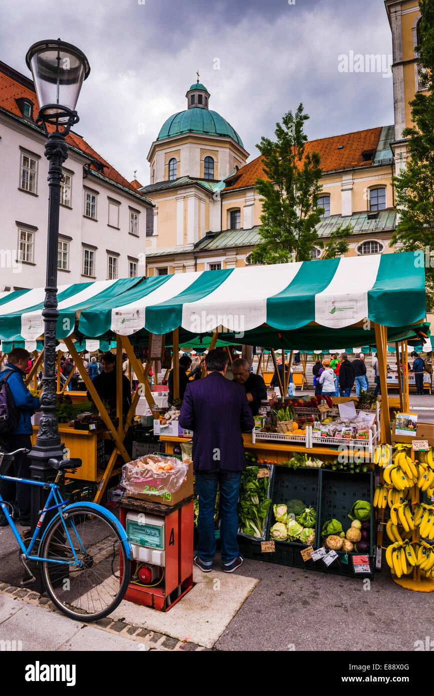 Ljubljana Central Market on a Saturday in Vodnikov Trg, Ljubljana, Slovenia, Europe Stock Photo