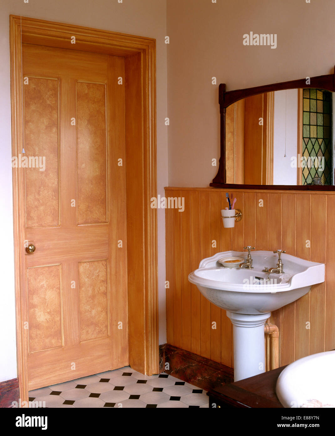 Newly renovated bathroom with tongue+groove dado panelling Stock Photo