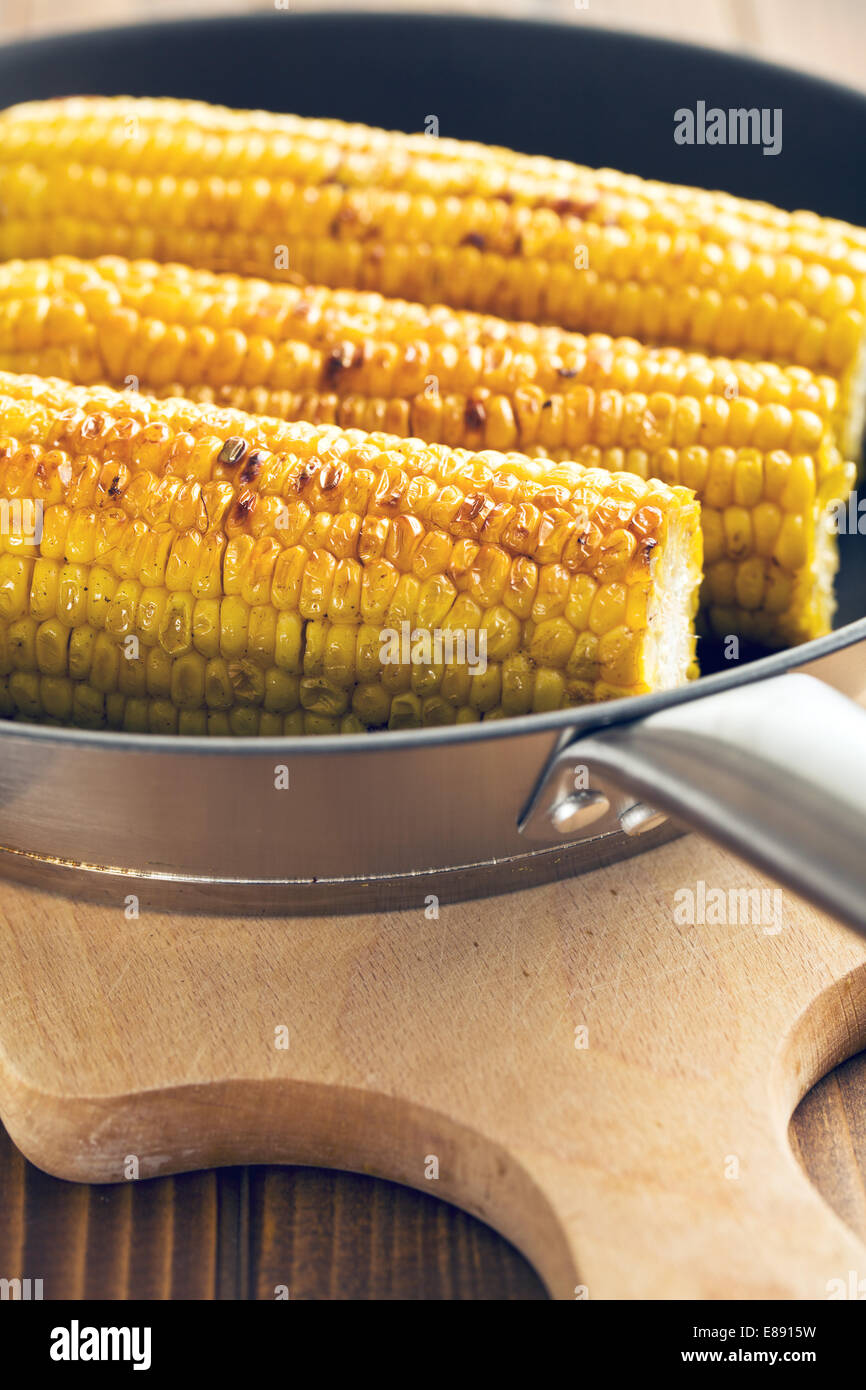 the roasted corn on pan Stock Photo Alamy