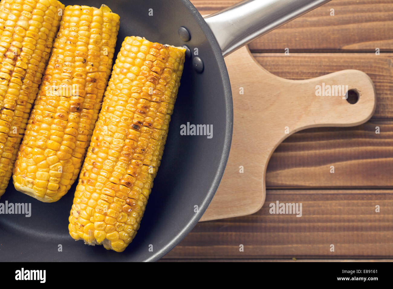 the roasted corn on pan Stock Photo Alamy