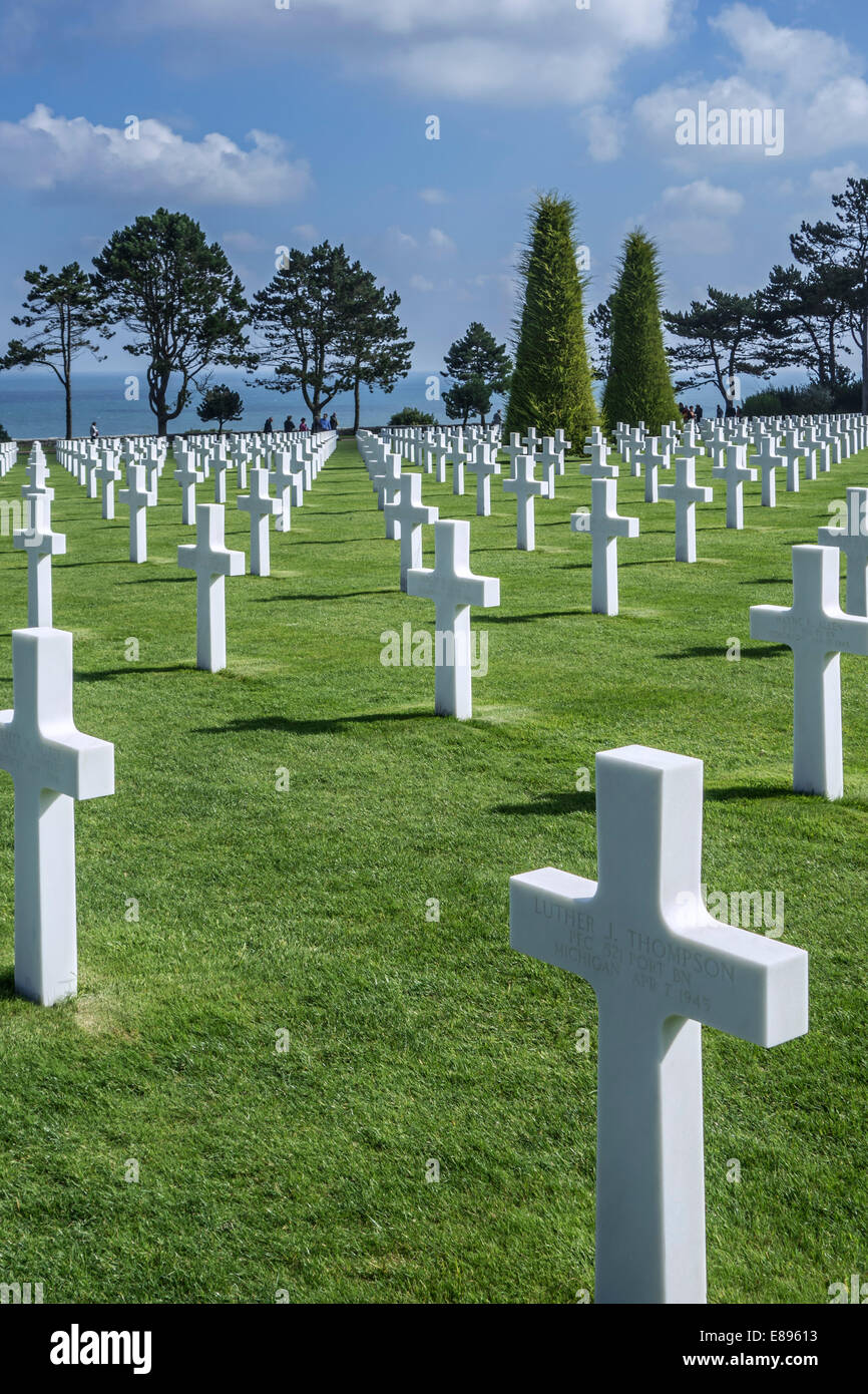 White crosses for fallen US soldiers at the Normandy American Cemetery and Memorial, Omaha Beach, Colleville-sur-Mer, France Stock Photo