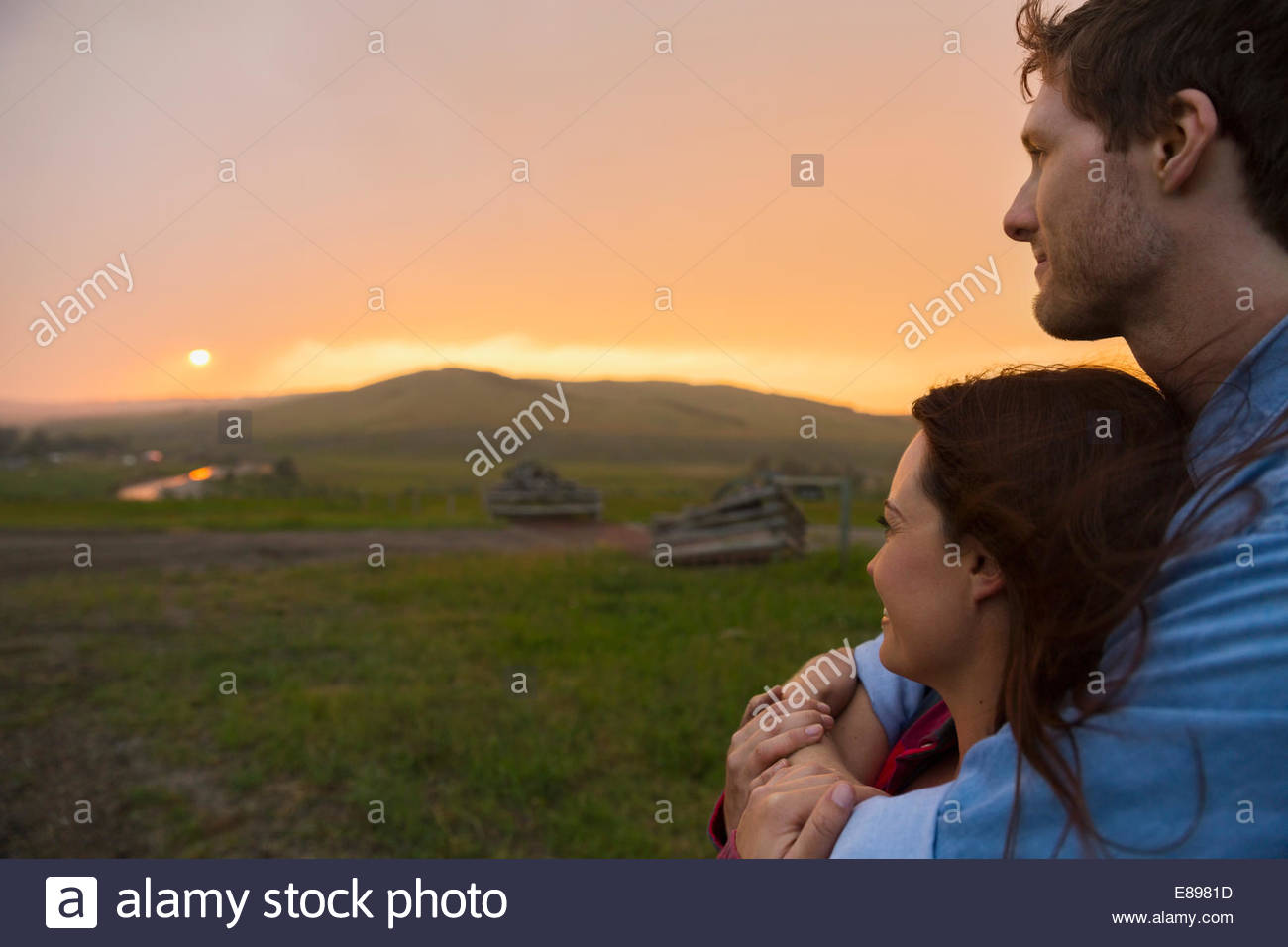 Women watching the sunset hi-res stock photography and images - Alamy
