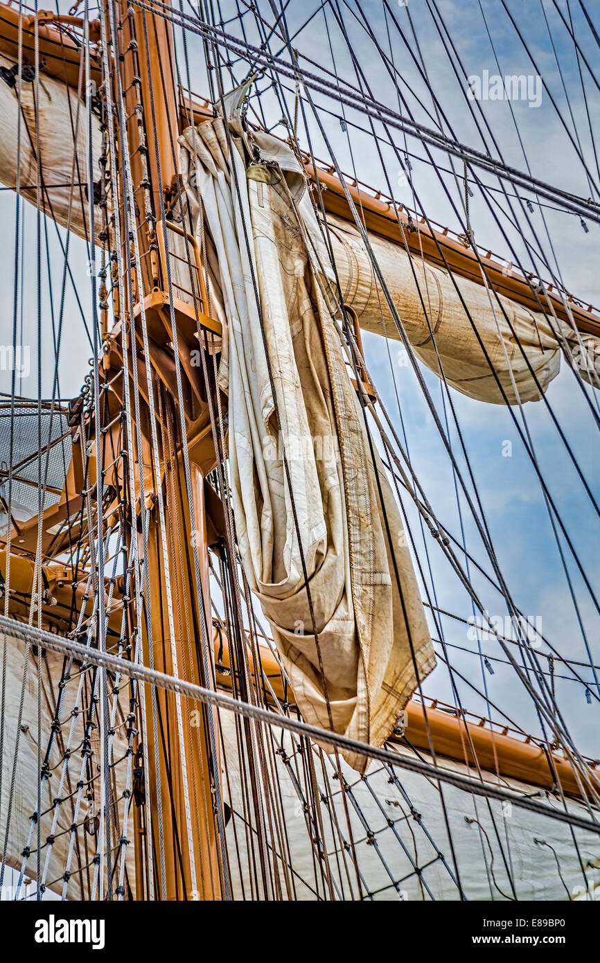 Detail view of the main mast and sails of the Ecuadorian Buque Escuela Guayas sail ship. Stock Photo