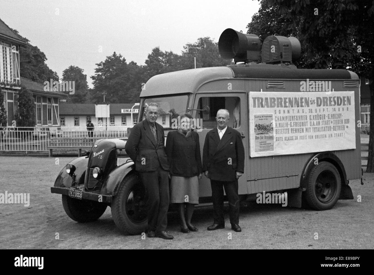 Dresden, East Germany, people are standing in front of a loudspeaker truck phenomenon Granit 25 Stock Photo