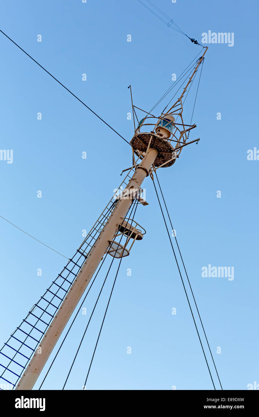 Lookout in crows nest hi-res stock photography and images - Alamy