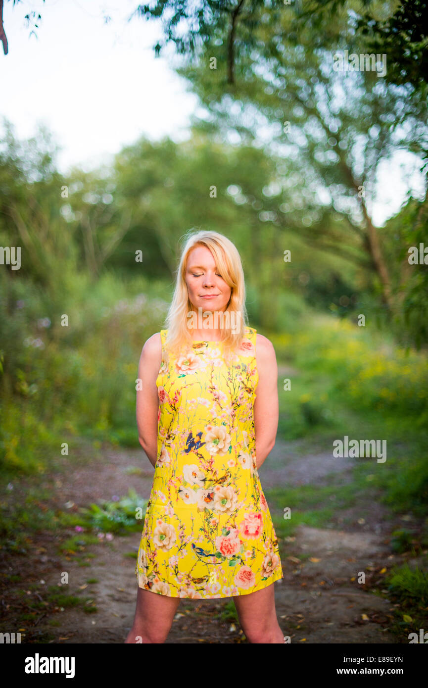 yellow dress for teenage girl
