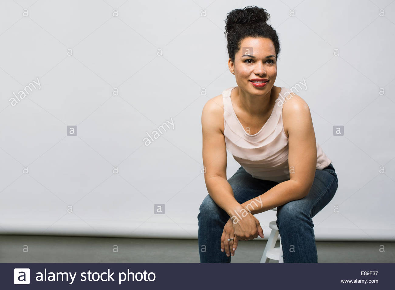 Black woman sitting on stool hi-res stock photography and images - Alamy