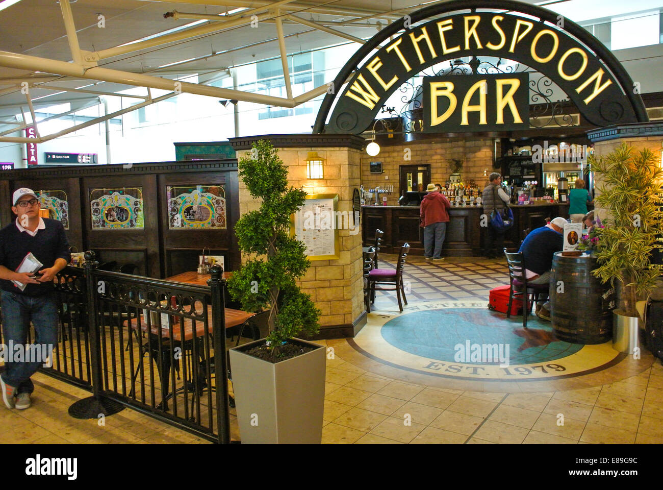Wetherspoon bar at Edinburgh airport Stock Photo
