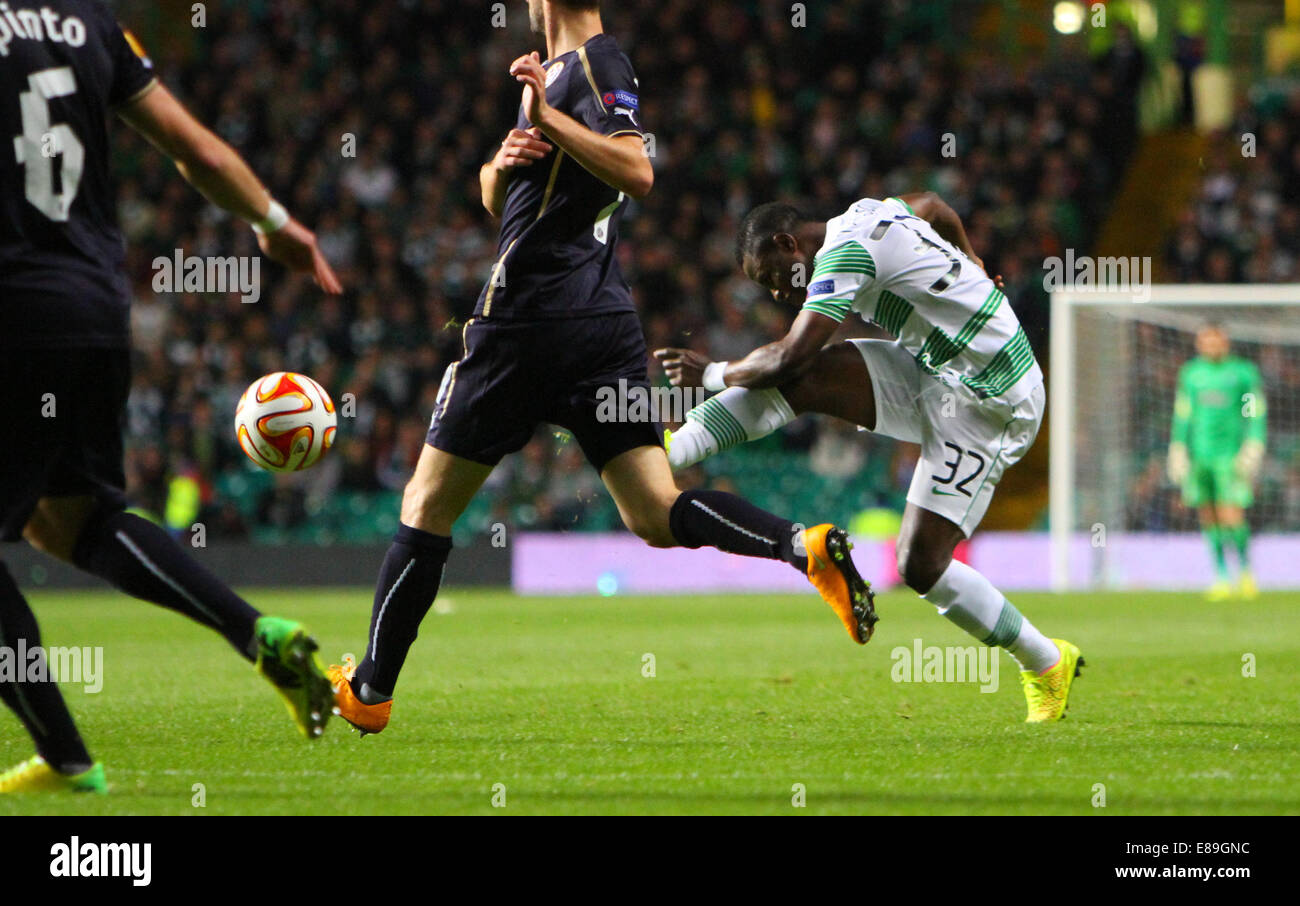 Glasgow, Scotland. 2nd Oct, 2014. UEFA Europa League. Celtic versus GNK Dinamo Zagreb. Wakaso Mubarak shoots on goal Credit:  Action Plus Sports/Alamy Live News Stock Photo