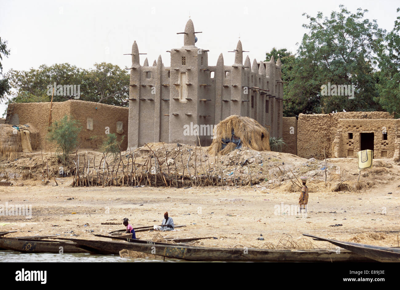 Mosque at Bozo village on the river Niger near Mopti in Mali Stock Photo