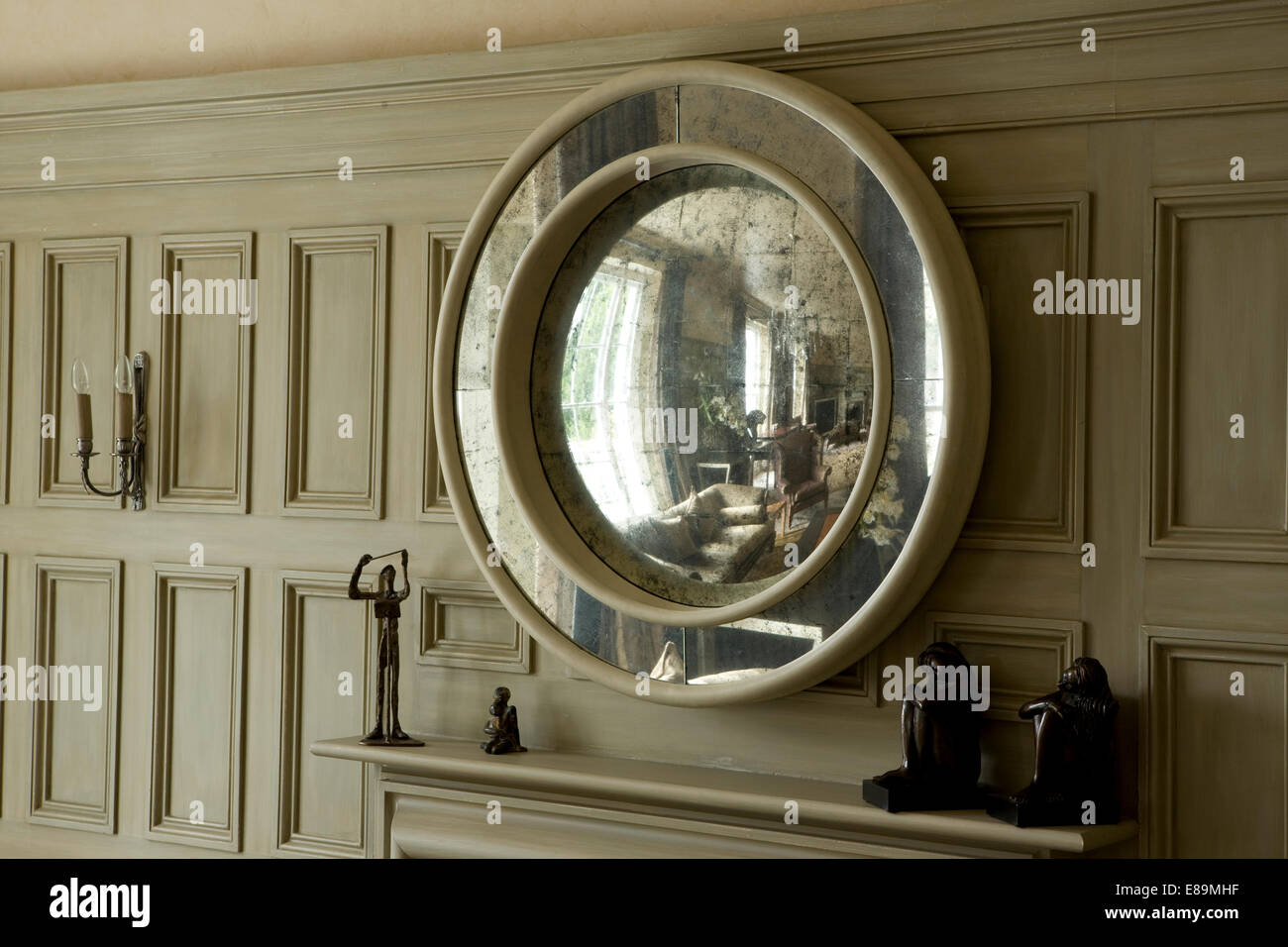 Panelled mirror hires stock photography and images Alamy
