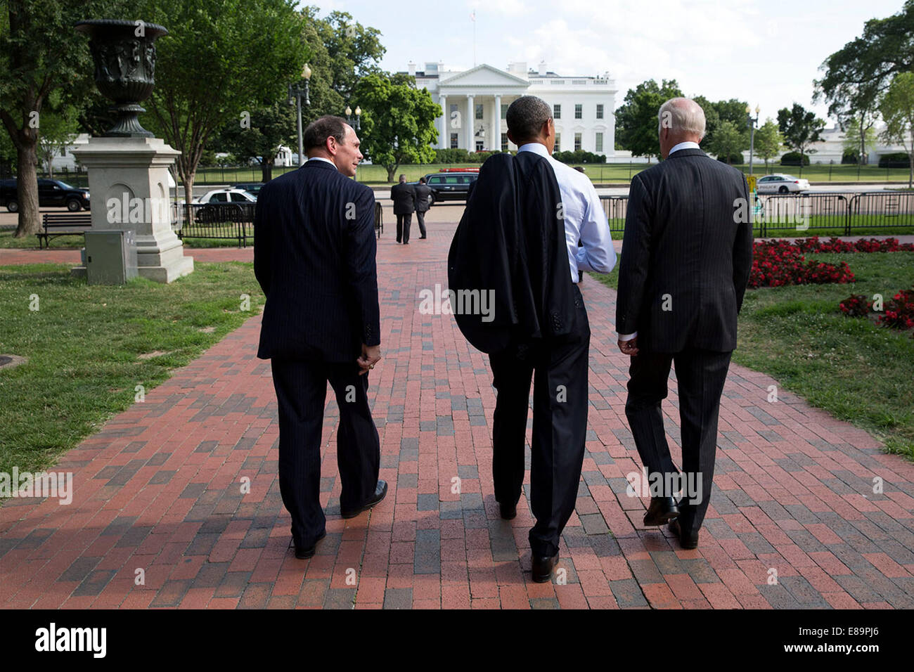 President Barack Obama, Vice President Joe Biden, and Robert A. 'Bob' McDonald walk through Lafayette Square to the White House Stock Photo