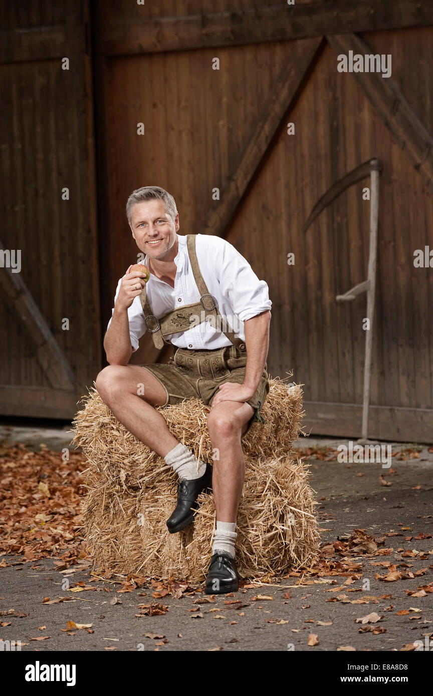 Man in lederhosen hi-res stock photography and images - Alamy
