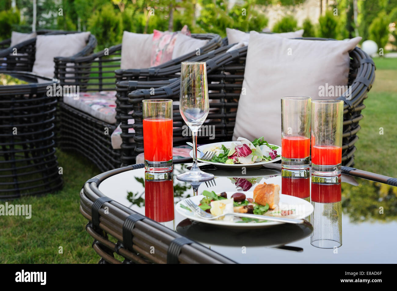 Leftover food after dinner hi res stock photography and images Alamy