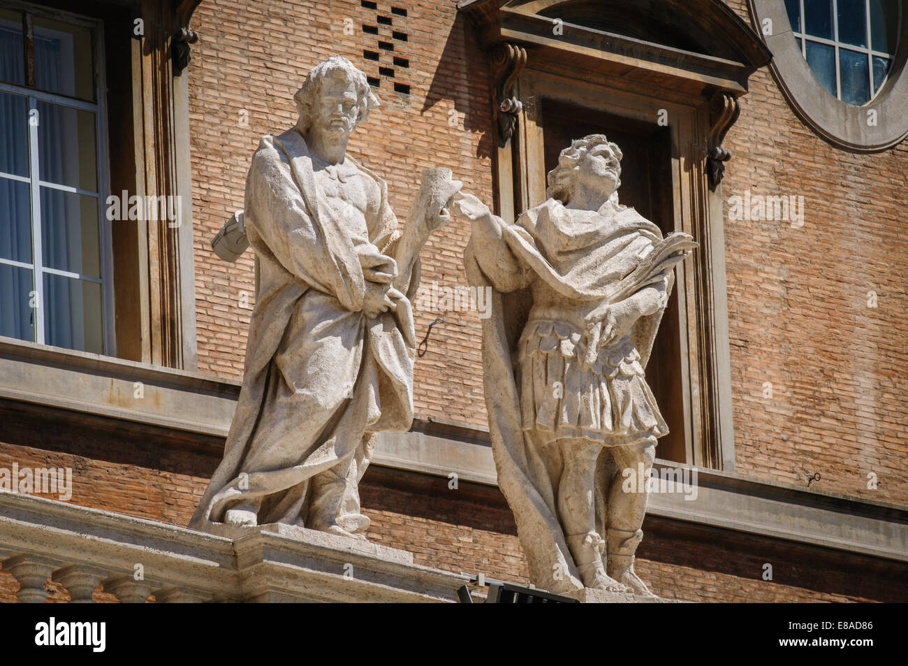 Statues on the roof of St. Peter Cathedral in Vatican Stock Photo Alamy