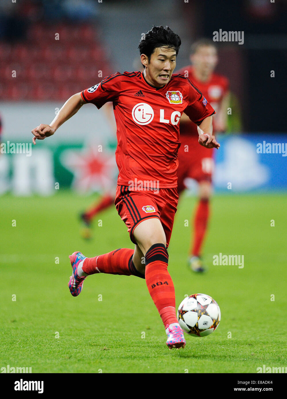 Leverkusen, Germany, 1st October, 2014. UEFA Champions League 2014/2015  Group stage Group C matchday 2, Bayer 04 Leverkusen (red) - Benfica  Lissabon (black) --- Heung-Min Son (Leverkusen) and Stefan Kie§ling  (Kiessling) (Leverkusen)