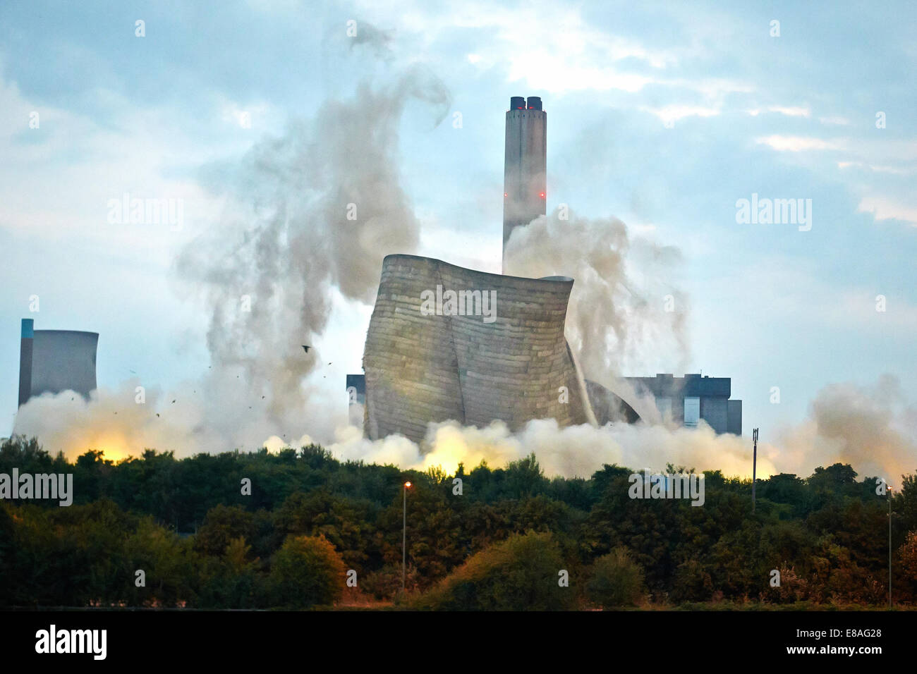 The 113m tall cooling towers at Didcot coal-fired power station are demolished using explosives at 5am in the morning. 10 of 13 Stock Photo